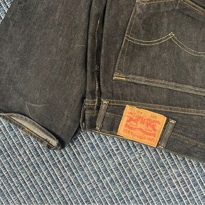 Levis 501 Blue Jeans size 40-32.